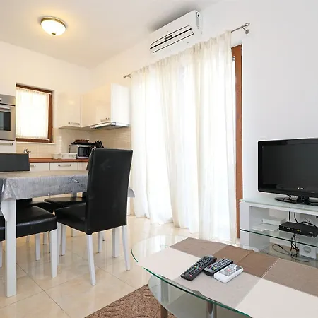 Hrvoje Apartment Tisno