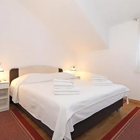 Hrvoje Apartment Tisno