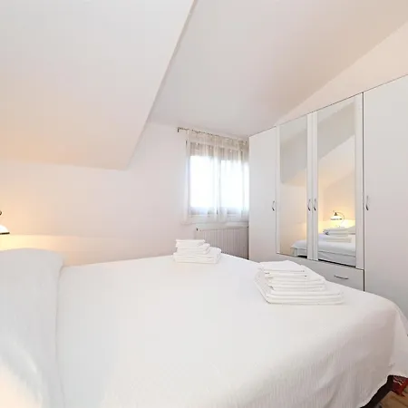 Hrvoje Apartment *